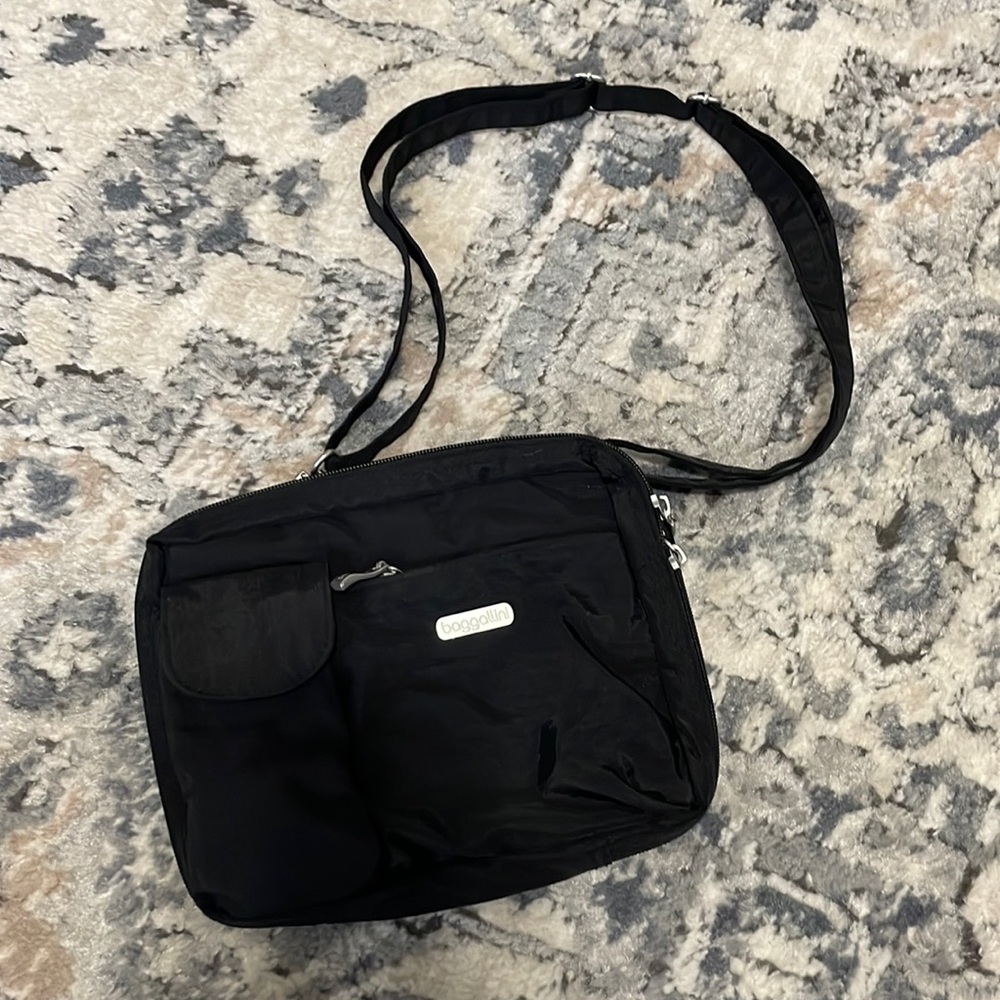 Baggalini large wallet bagg.  New with tags detached.  Black.  Nylon/polyester.
